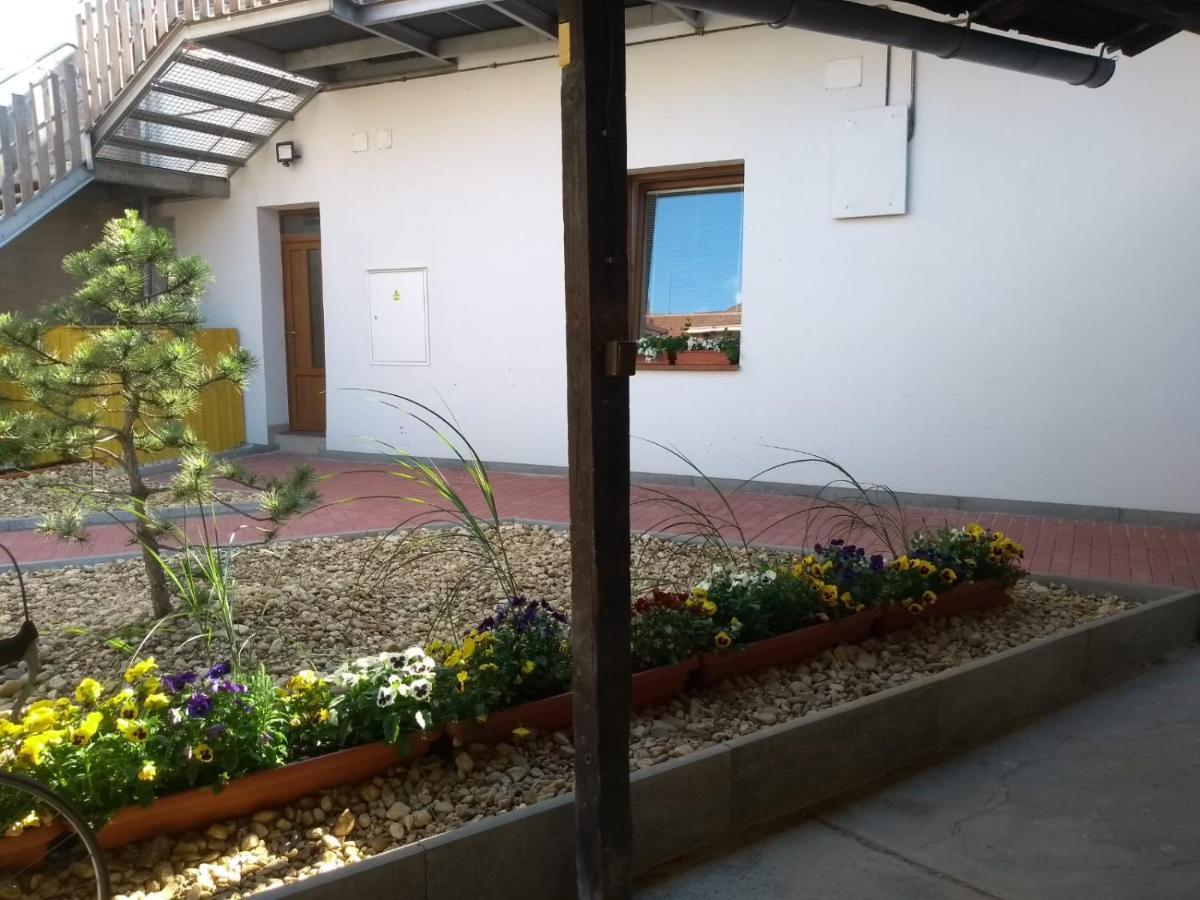 Apartmany Lono Jičín Zewnętrze zdjęcie